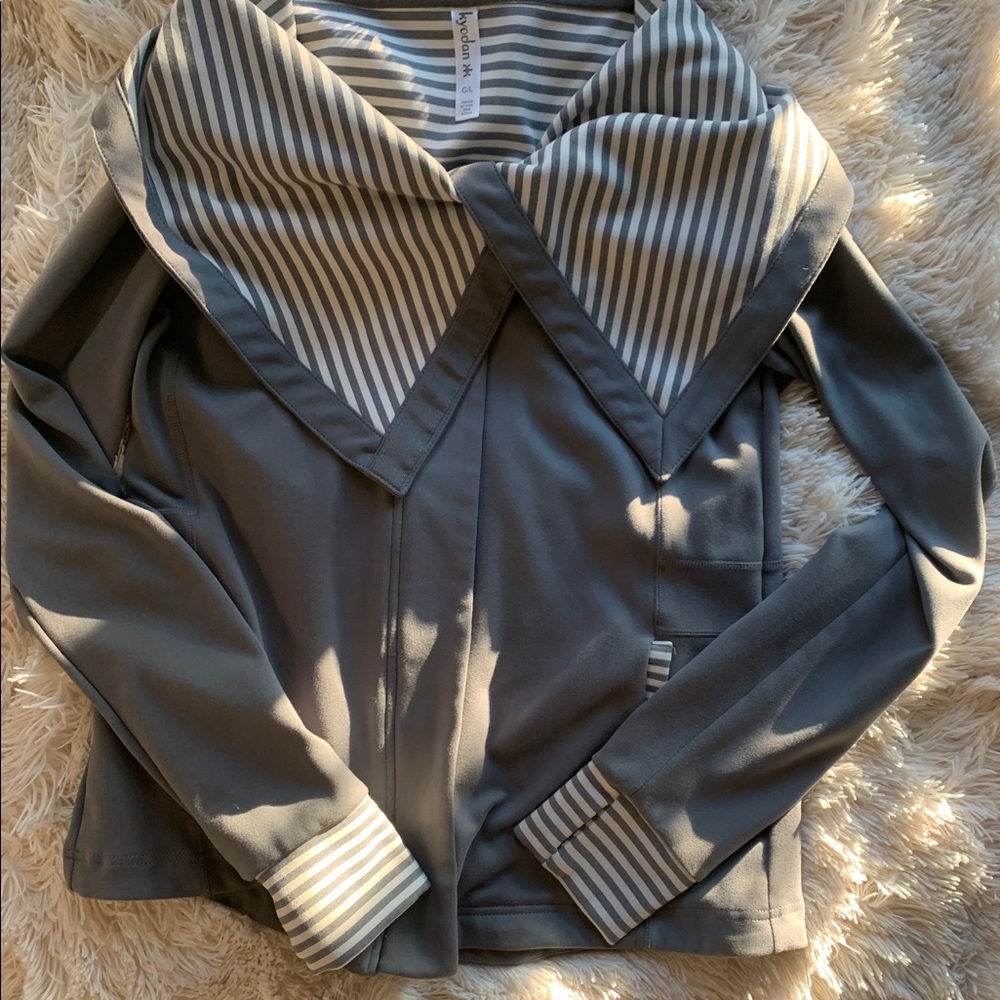 gray striped kyodan athletic zip up jacket